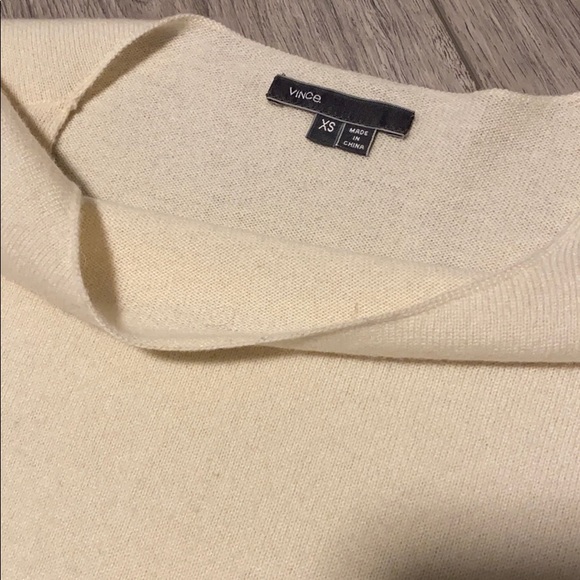 Vince Ivory CASHMERE Light Weight Sweater!! - Picture 4 of 7